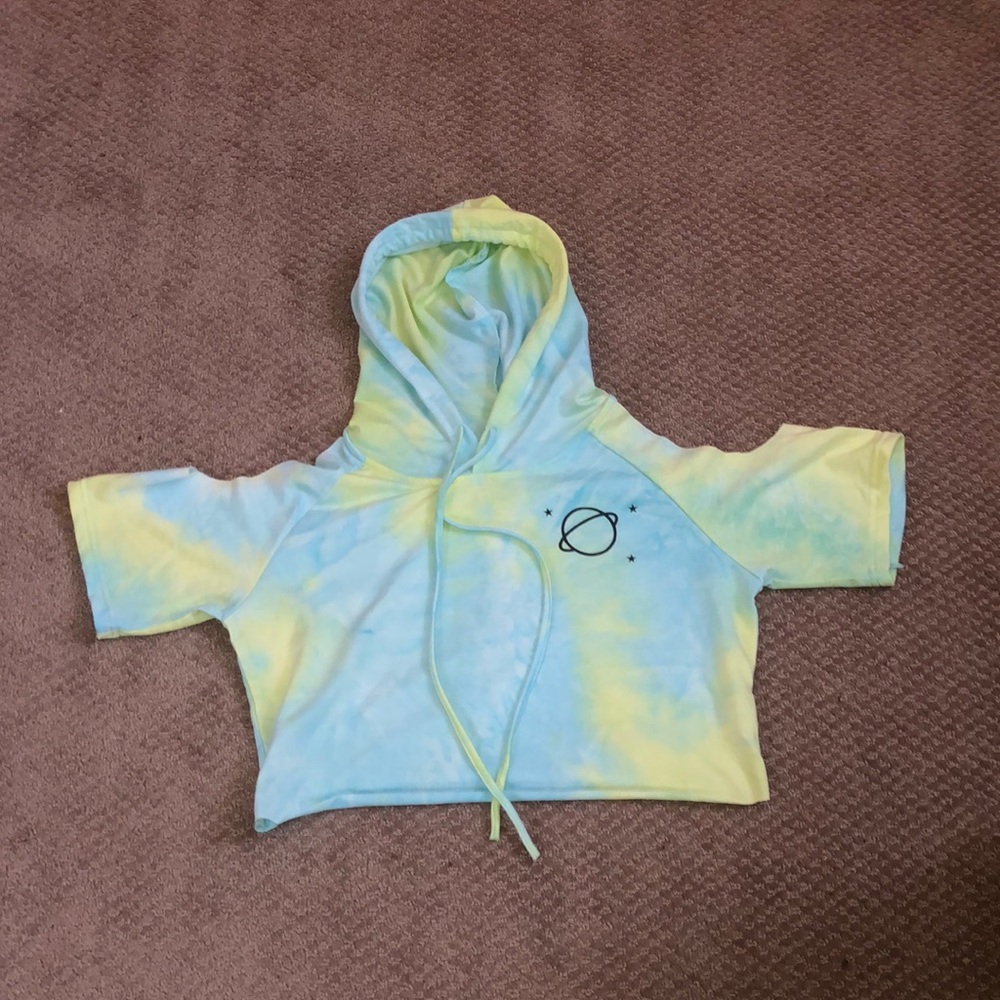 short sleeve tie dye crop top hoodie